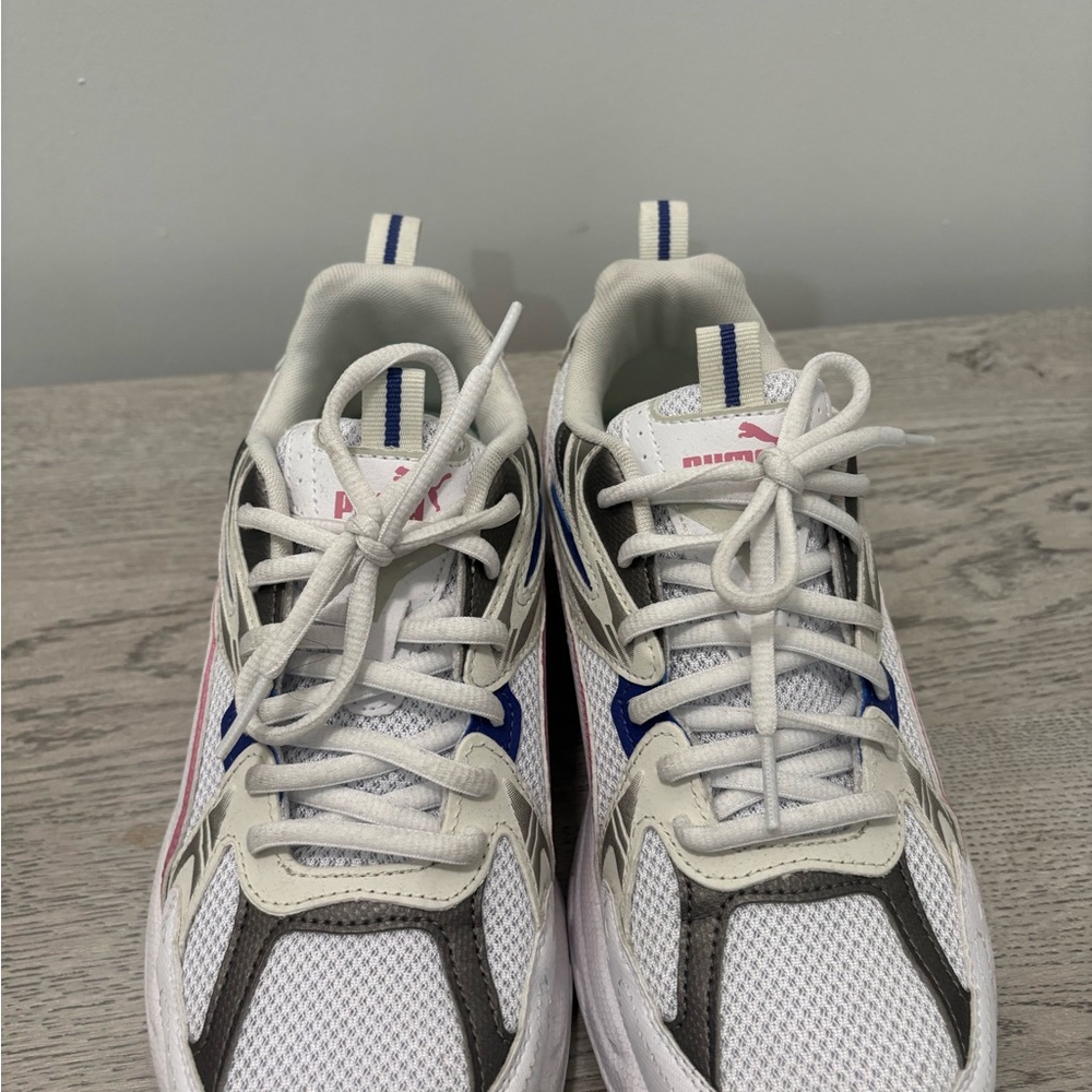 Puma women’s White and pink Mesh Sneakers